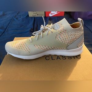 Reebok mens size 12 ( Flyknit type ) brand new